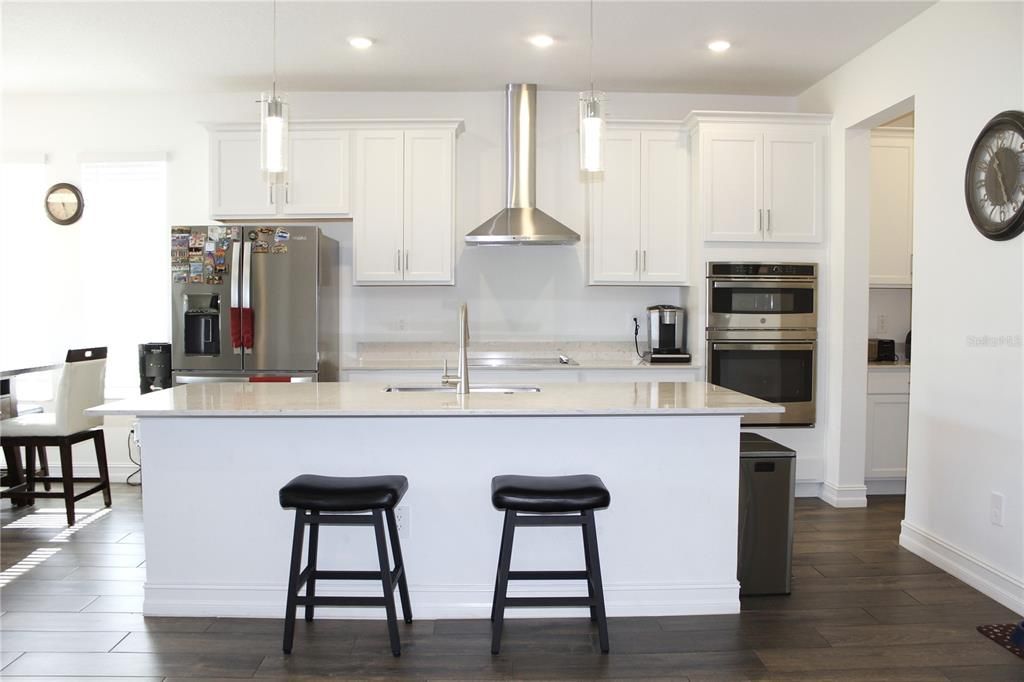 На продажу: $649,900 (4 спален, 3 ванн, 2071 Квадратных фут)