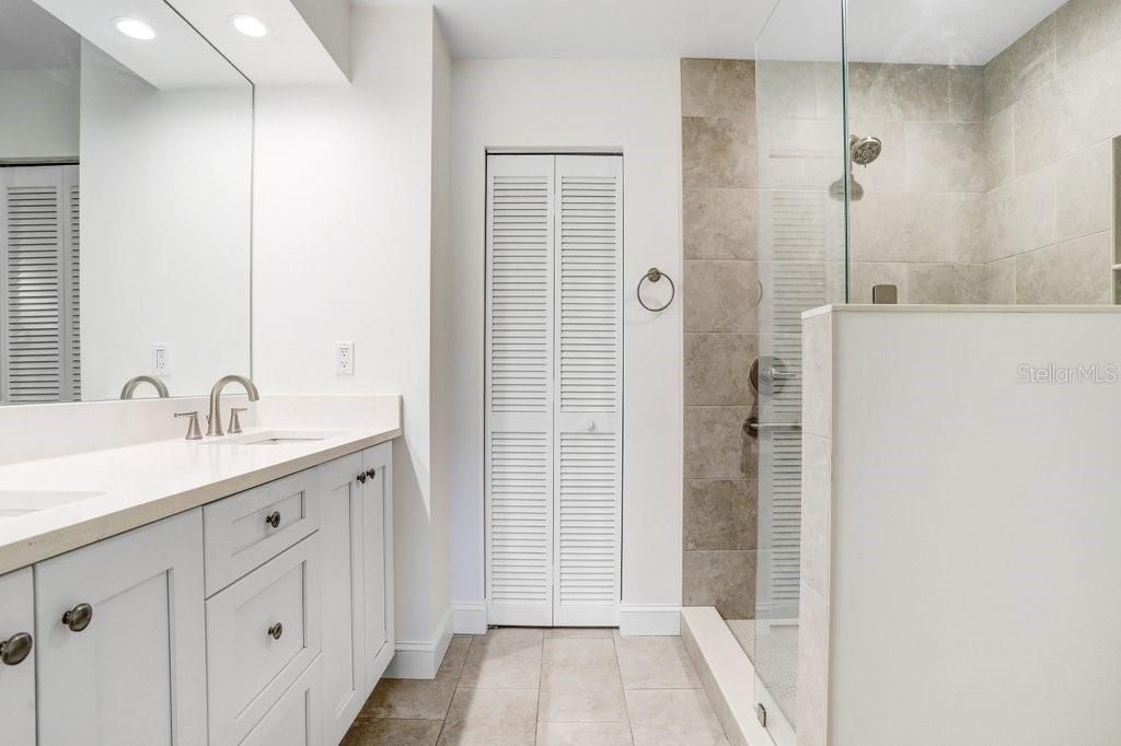 For Sale: $325,000 (2 beds, 2 baths, 1451 Square Feet)