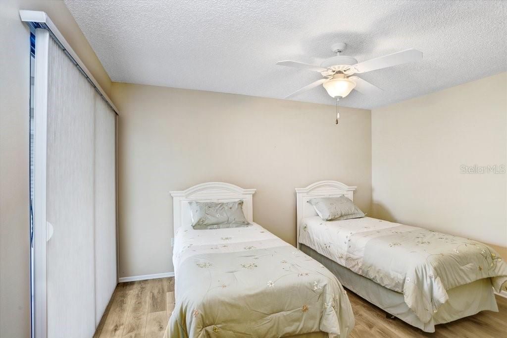 For Sale: $325,000 (2 beds, 2 baths, 1451 Square Feet)