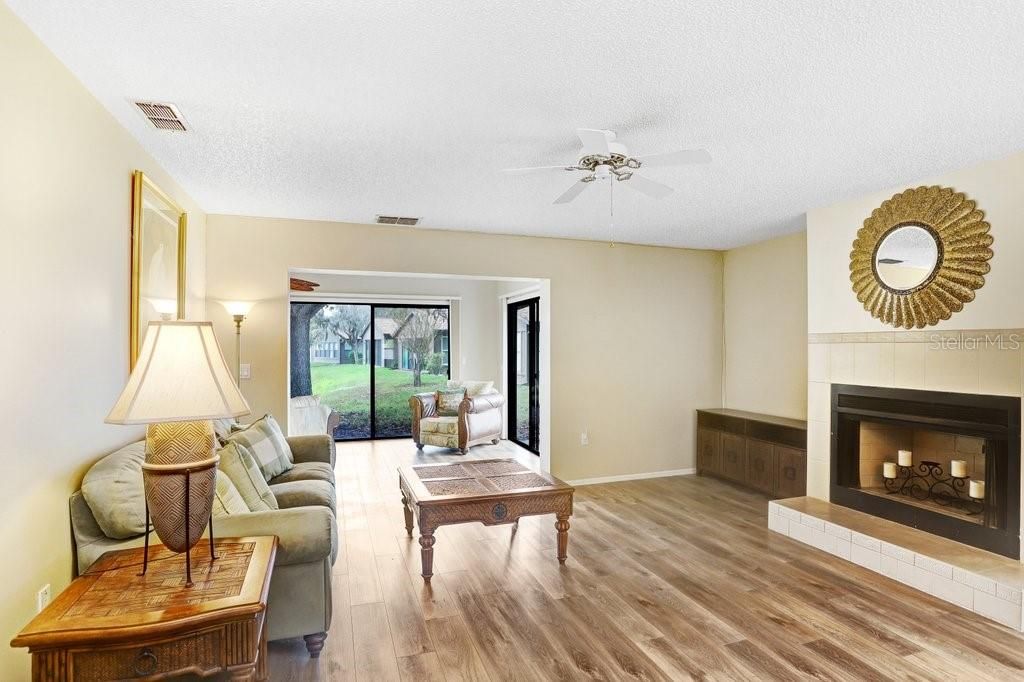 For Sale: $325,000 (2 beds, 2 baths, 1451 Square Feet)