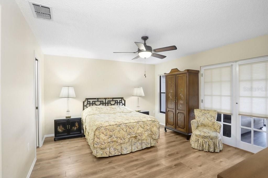 For Sale: $325,000 (2 beds, 2 baths, 1451 Square Feet)