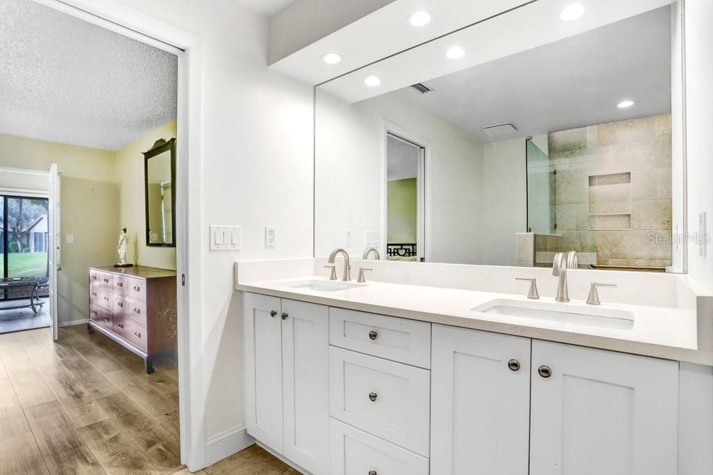 For Sale: $325,000 (2 beds, 2 baths, 1451 Square Feet)