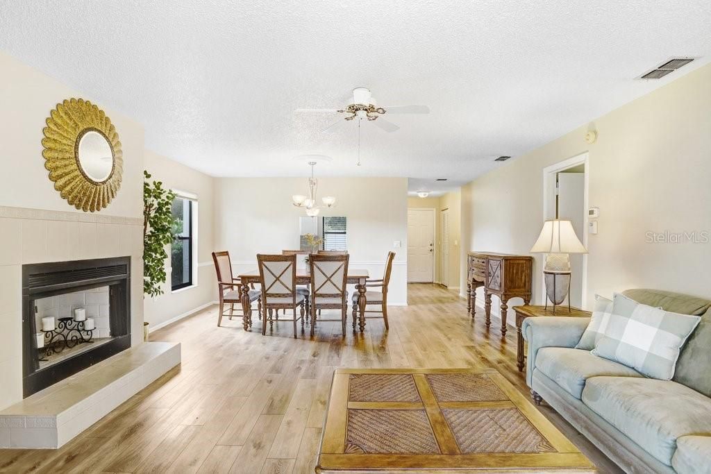 For Sale: $325,000 (2 beds, 2 baths, 1451 Square Feet)