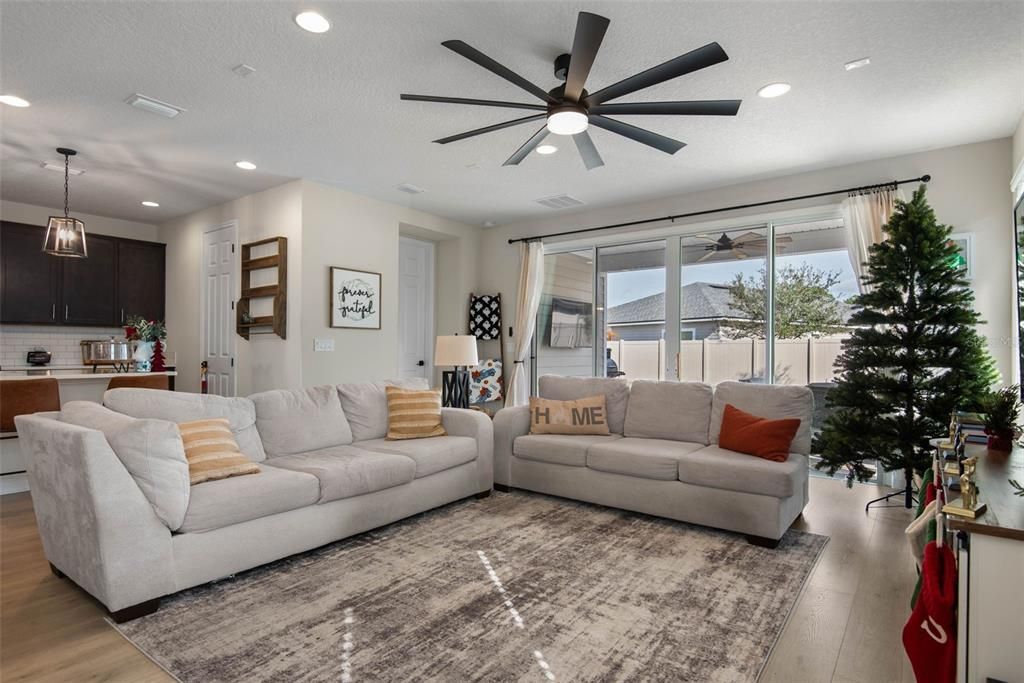 For Rent: $3,100 (4 beds, 3 baths, 2066 Square Feet)