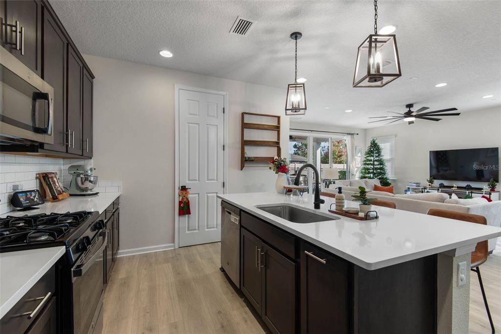 For Rent: $3,100 (4 beds, 3 baths, 2066 Square Feet)