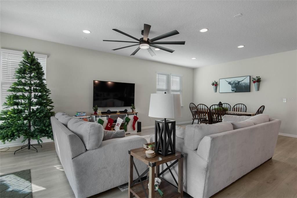 For Rent: $3,100 (4 beds, 3 baths, 2066 Square Feet)