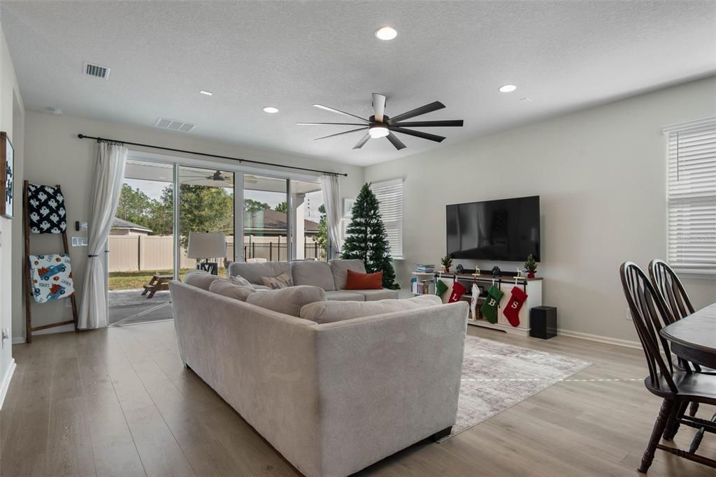 For Rent: $3,100 (4 beds, 3 baths, 2066 Square Feet)