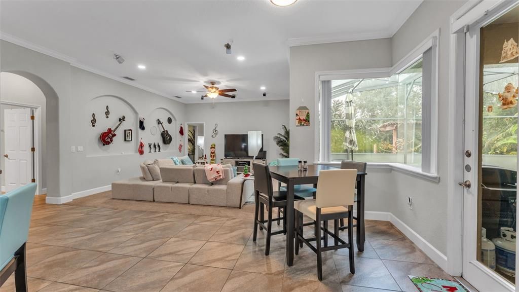 待售: $499,999 (4 贝兹, 3 浴室, 2339 平方英尺)