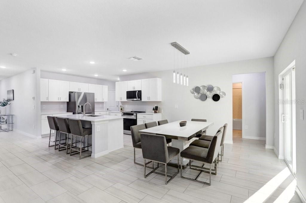 For Sale: $595,000 (6 beds, 3 baths, 3092 Square Feet)