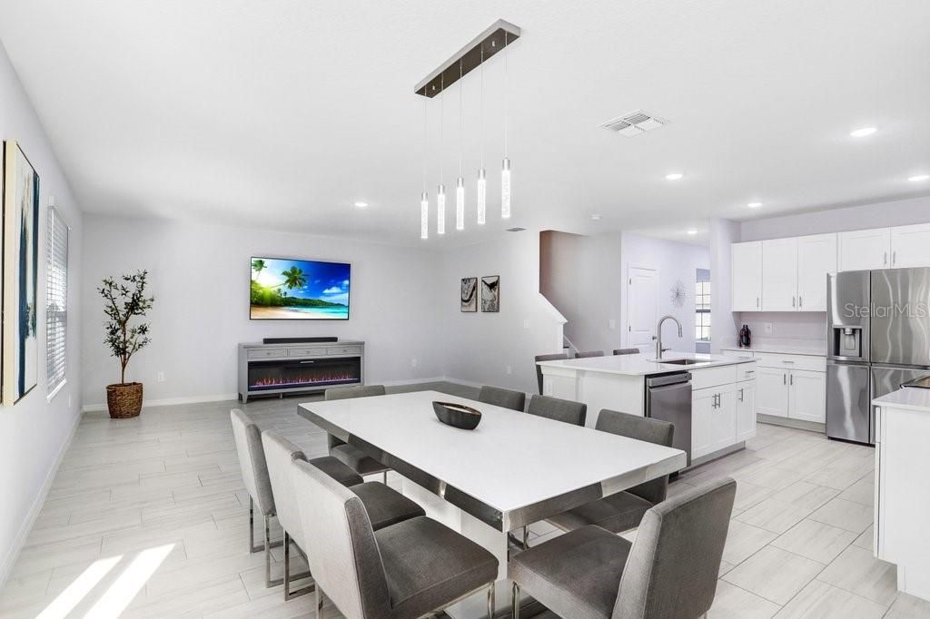 For Sale: $595,000 (6 beds, 3 baths, 3092 Square Feet)