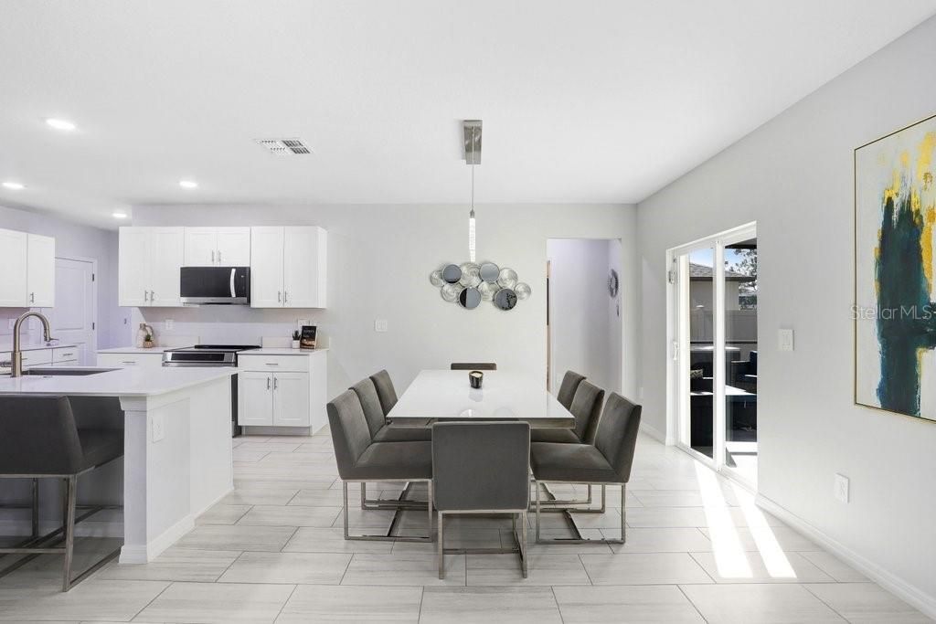 For Sale: $595,000 (6 beds, 3 baths, 3092 Square Feet)