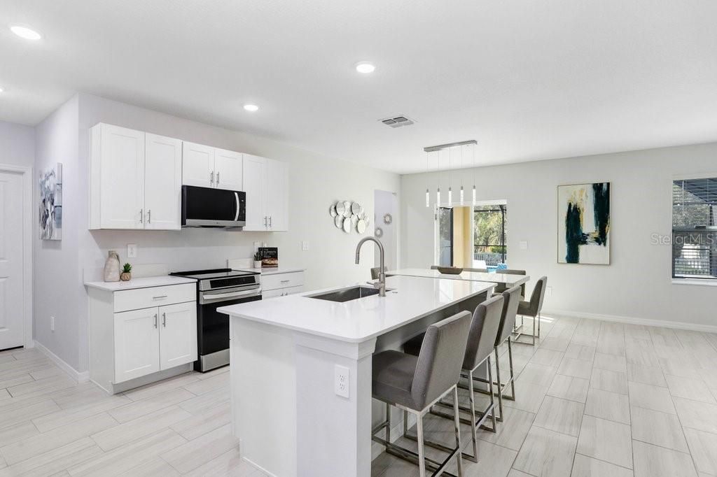 For Sale: $595,000 (6 beds, 3 baths, 3092 Square Feet)