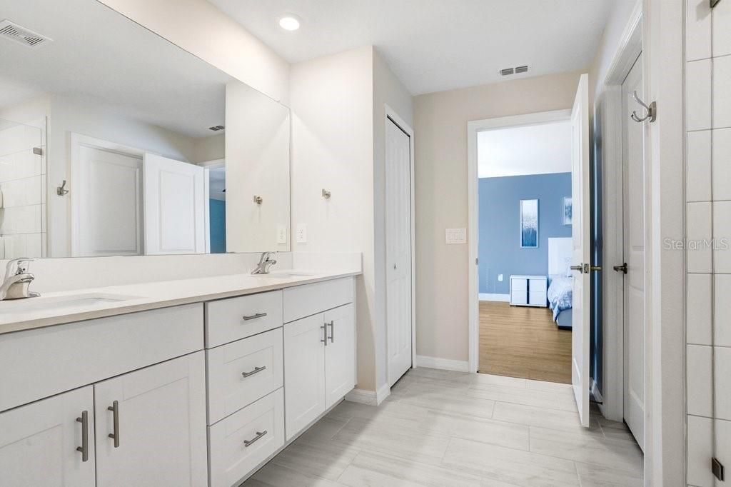 For Sale: $595,000 (6 beds, 3 baths, 3092 Square Feet)