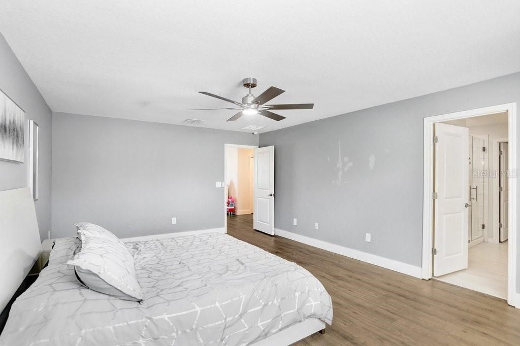 For Sale: $595,000 (6 beds, 3 baths, 3092 Square Feet)