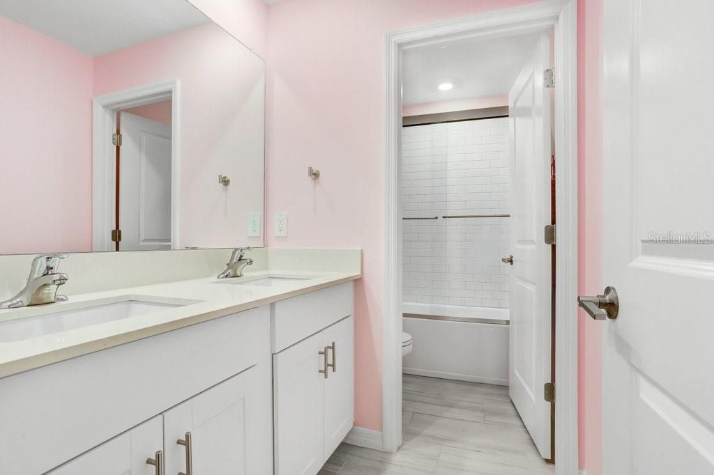 For Sale: $595,000 (6 beds, 3 baths, 3092 Square Feet)