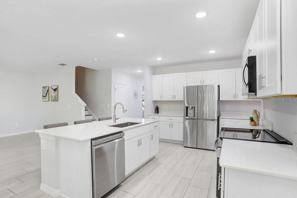 For Sale: $595,000 (6 beds, 3 baths, 3092 Square Feet)