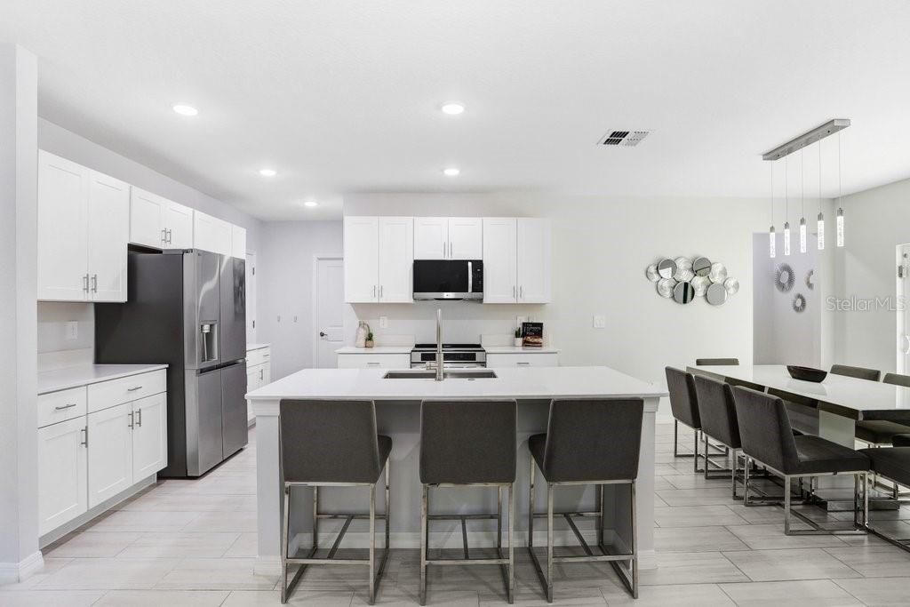 For Sale: $595,000 (6 beds, 3 baths, 3092 Square Feet)