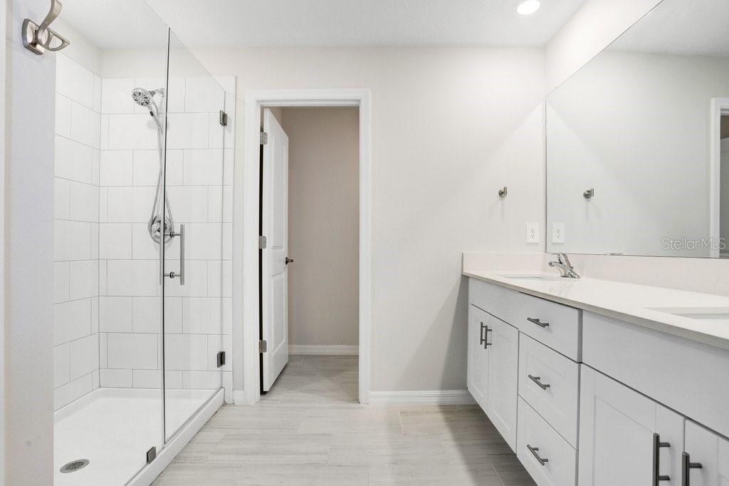 For Sale: $595,000 (6 beds, 3 baths, 3092 Square Feet)