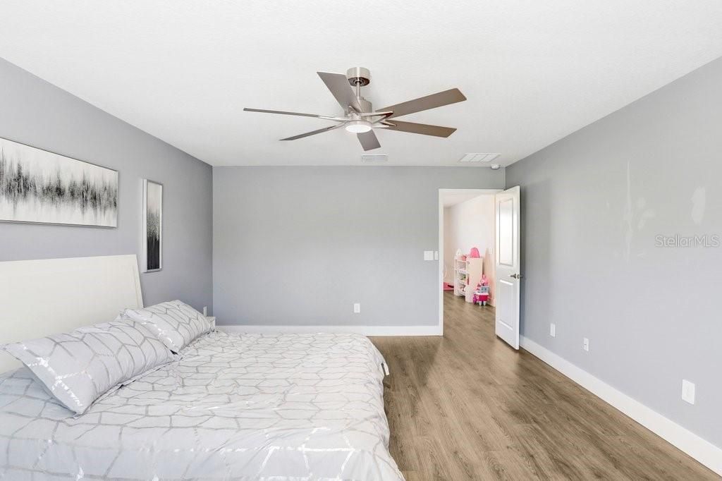 For Sale: $595,000 (6 beds, 3 baths, 3092 Square Feet)