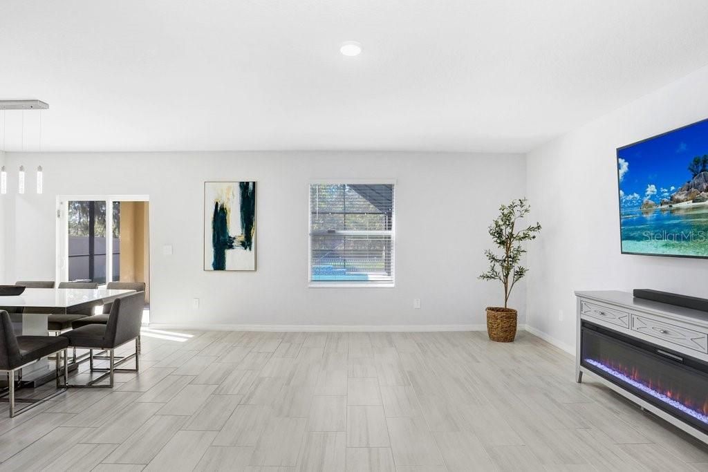 For Sale: $595,000 (6 beds, 3 baths, 3092 Square Feet)