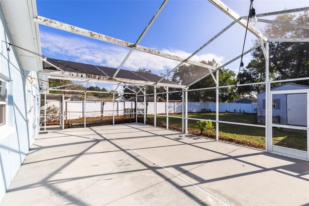 Activo con contrato: $364,000 (4 camas, 2 baños, 1535 Pies cuadrados)