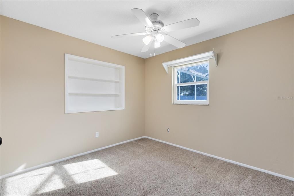 Activo con contrato: $364,000 (4 camas, 2 baños, 1535 Pies cuadrados)