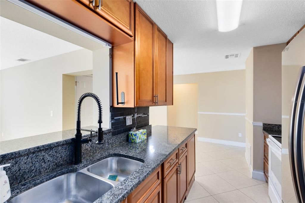 Activo con contrato: $364,000 (4 camas, 2 baños, 1535 Pies cuadrados)