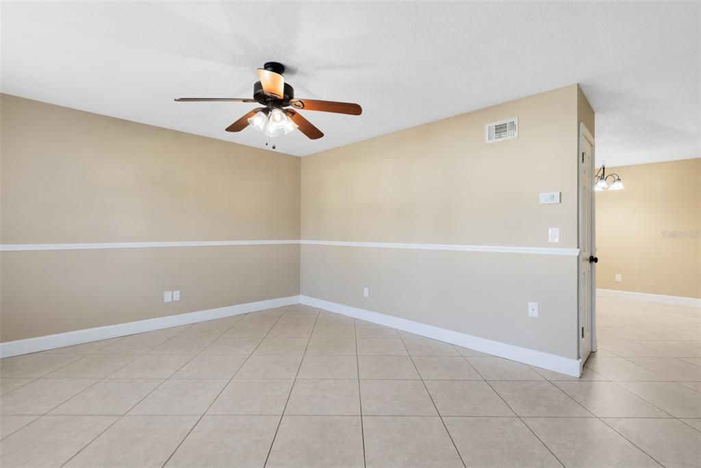 Activo con contrato: $364,000 (4 camas, 2 baños, 1535 Pies cuadrados)