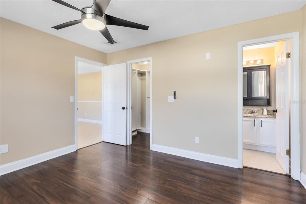 Activo con contrato: $364,000 (4 camas, 2 baños, 1535 Pies cuadrados)