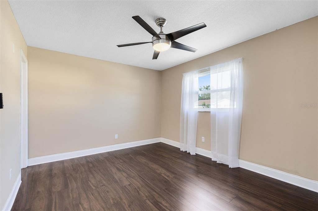 Activo con contrato: $364,000 (4 camas, 2 baños, 1535 Pies cuadrados)