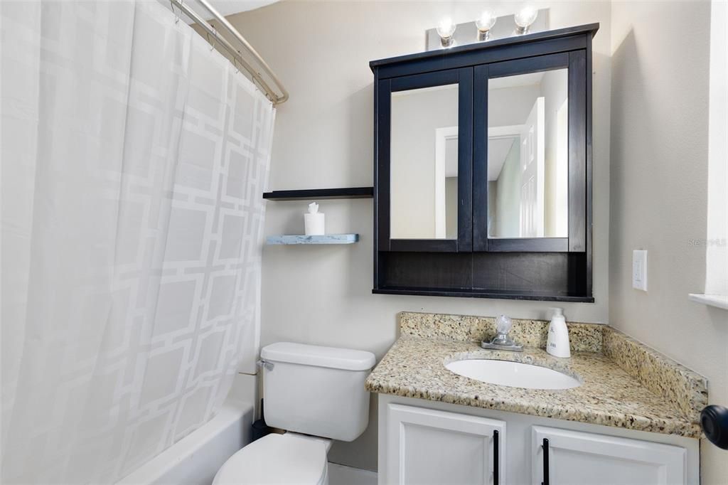 Activo con contrato: $364,000 (4 camas, 2 baños, 1535 Pies cuadrados)