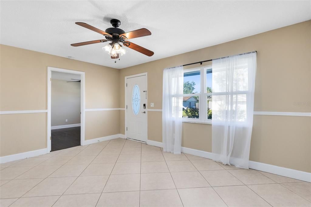 Activo con contrato: $364,000 (4 camas, 2 baños, 1535 Pies cuadrados)