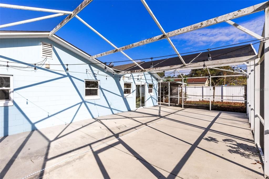 Activo con contrato: $364,000 (4 camas, 2 baños, 1535 Pies cuadrados)