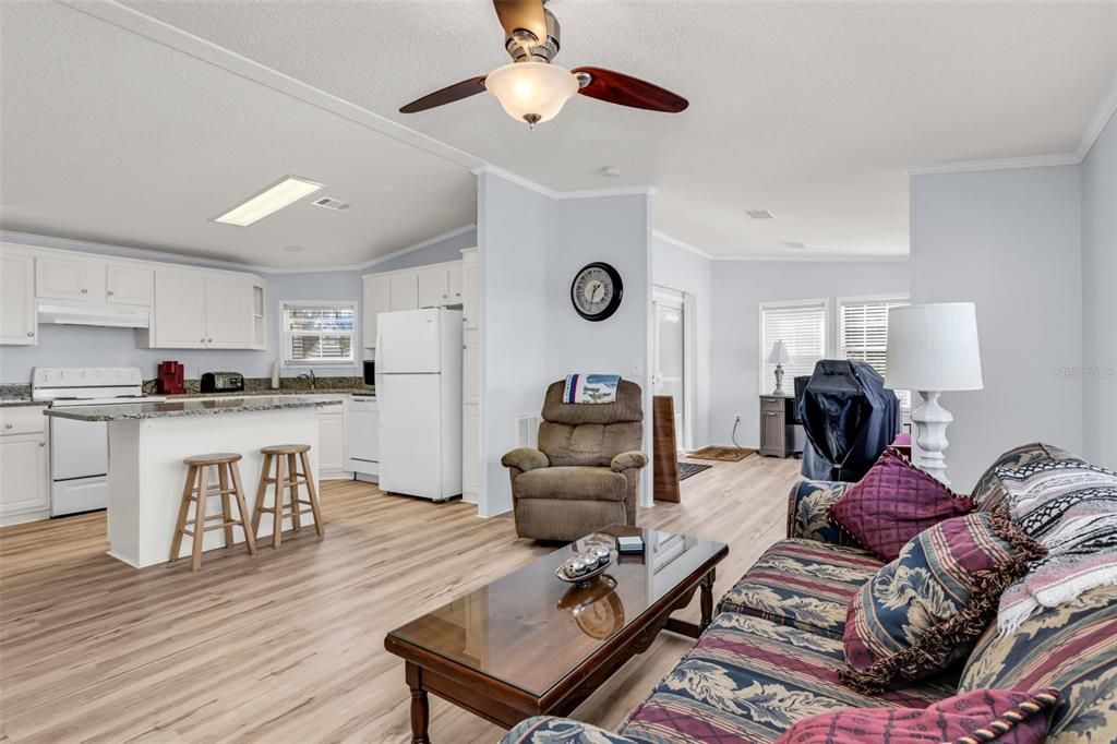 For Sale: $165,000 (2 beds, 2 baths, 1008 Square Feet)