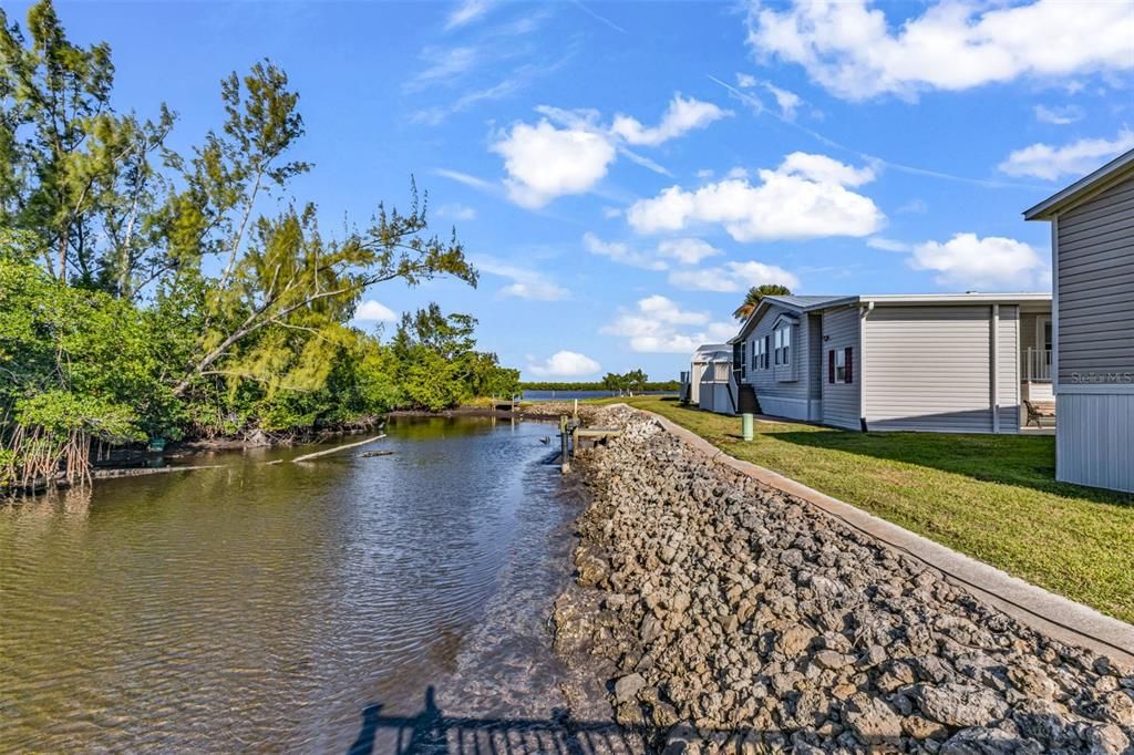 For Sale: $165,000 (2 beds, 2 baths, 1008 Square Feet)