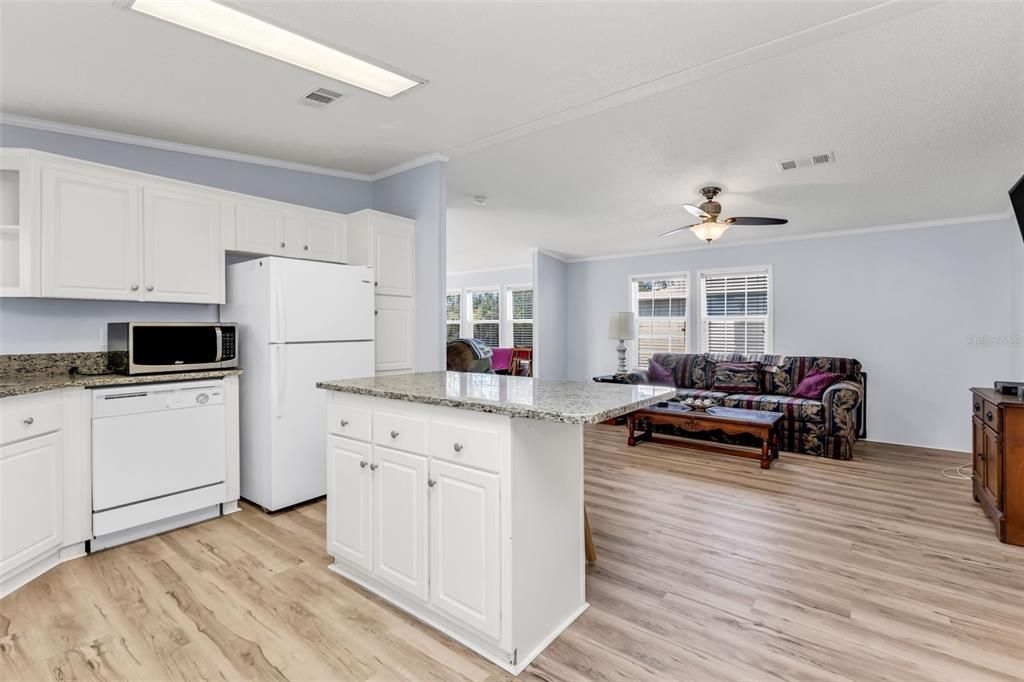 For Sale: $165,000 (2 beds, 2 baths, 1008 Square Feet)