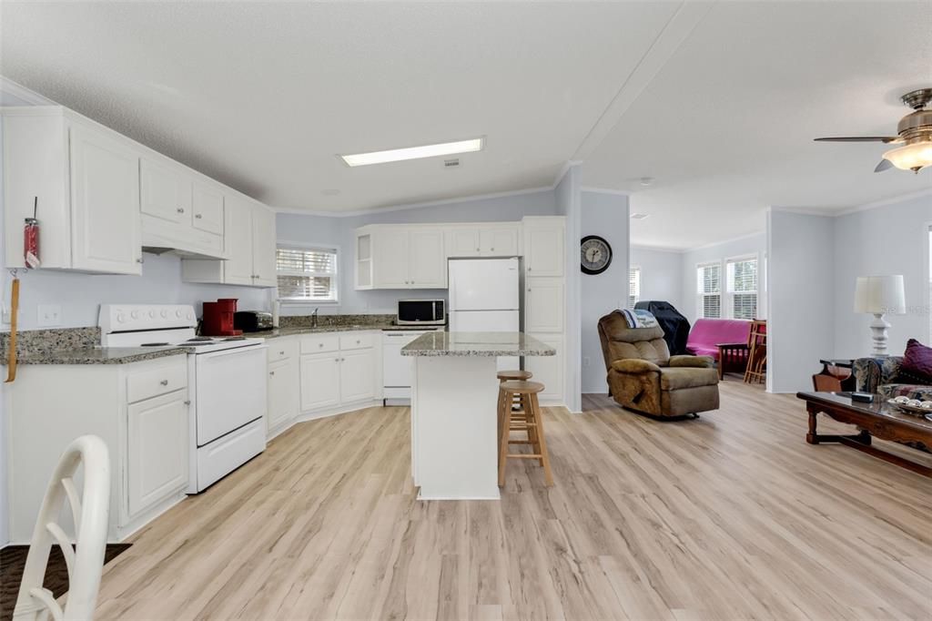 For Sale: $165,000 (2 beds, 2 baths, 1008 Square Feet)