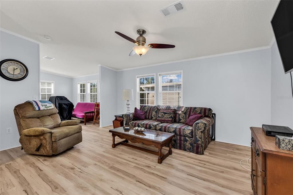 For Sale: $165,000 (2 beds, 2 baths, 1008 Square Feet)