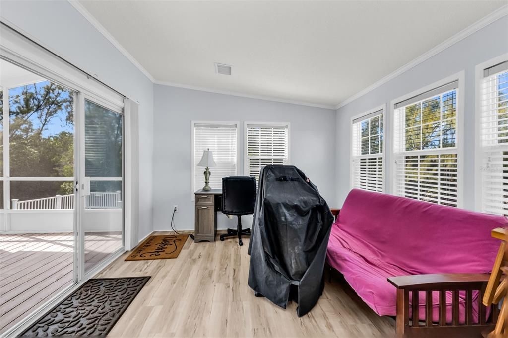 For Sale: $165,000 (2 beds, 2 baths, 1008 Square Feet)