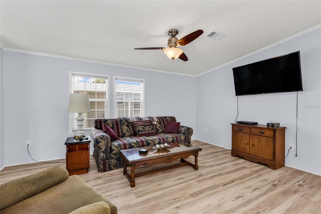 For Sale: $165,000 (2 beds, 2 baths, 1008 Square Feet)