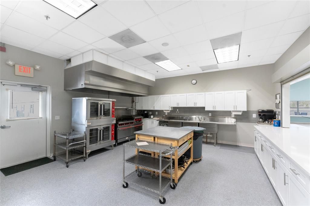 For Sale: $165,000 (2 beds, 2 baths, 1008 Square Feet)