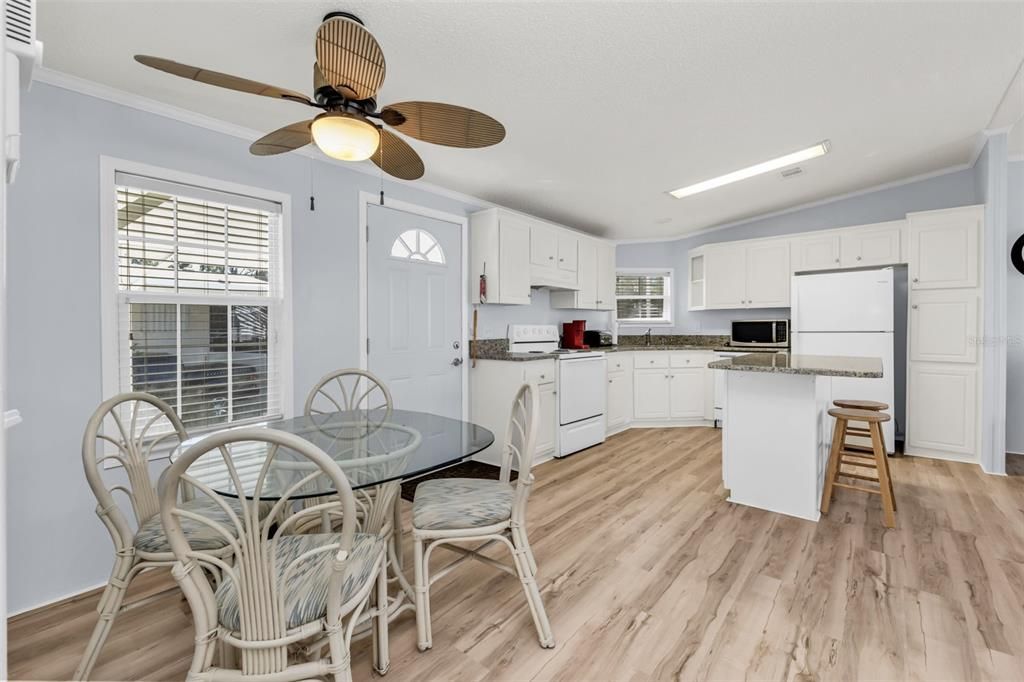 For Sale: $165,000 (2 beds, 2 baths, 1008 Square Feet)