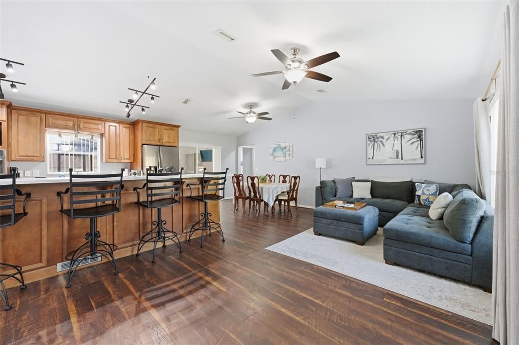 For Sale: $399,900 (3 beds, 2 baths, 1557 Square Feet)