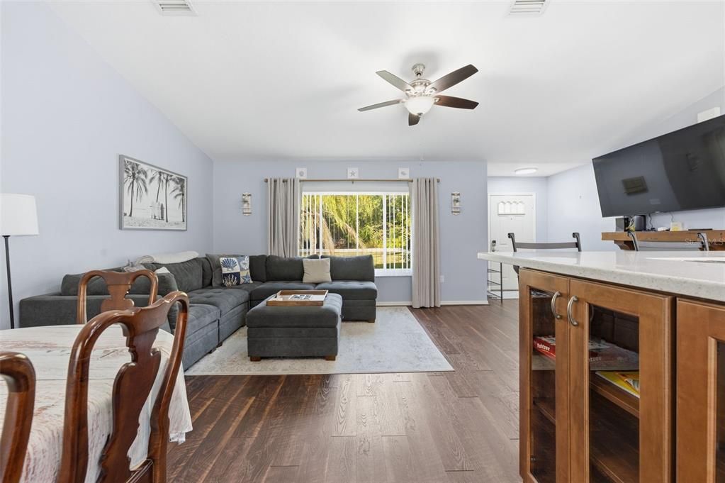 For Sale: $399,900 (3 beds, 2 baths, 1557 Square Feet)