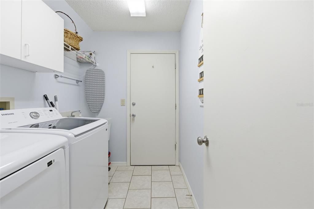 For Sale: $399,900 (3 beds, 2 baths, 1557 Square Feet)