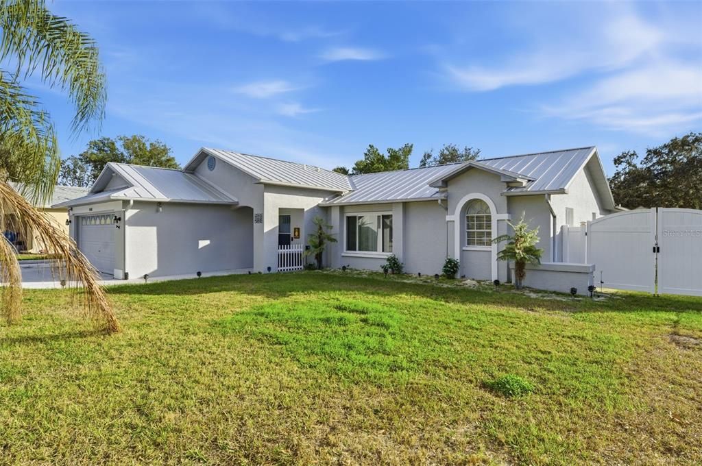 For Sale: $399,900 (3 beds, 2 baths, 1557 Square Feet)