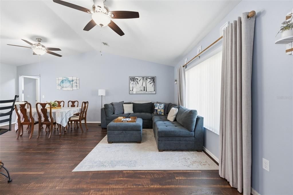 For Sale: $399,900 (3 beds, 2 baths, 1557 Square Feet)