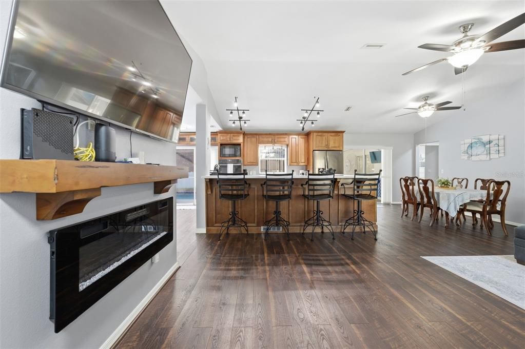 For Sale: $399,900 (3 beds, 2 baths, 1557 Square Feet)