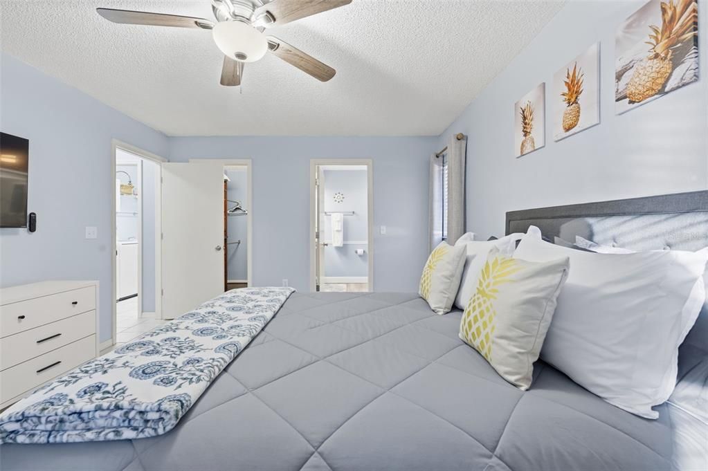 For Sale: $399,900 (3 beds, 2 baths, 1557 Square Feet)