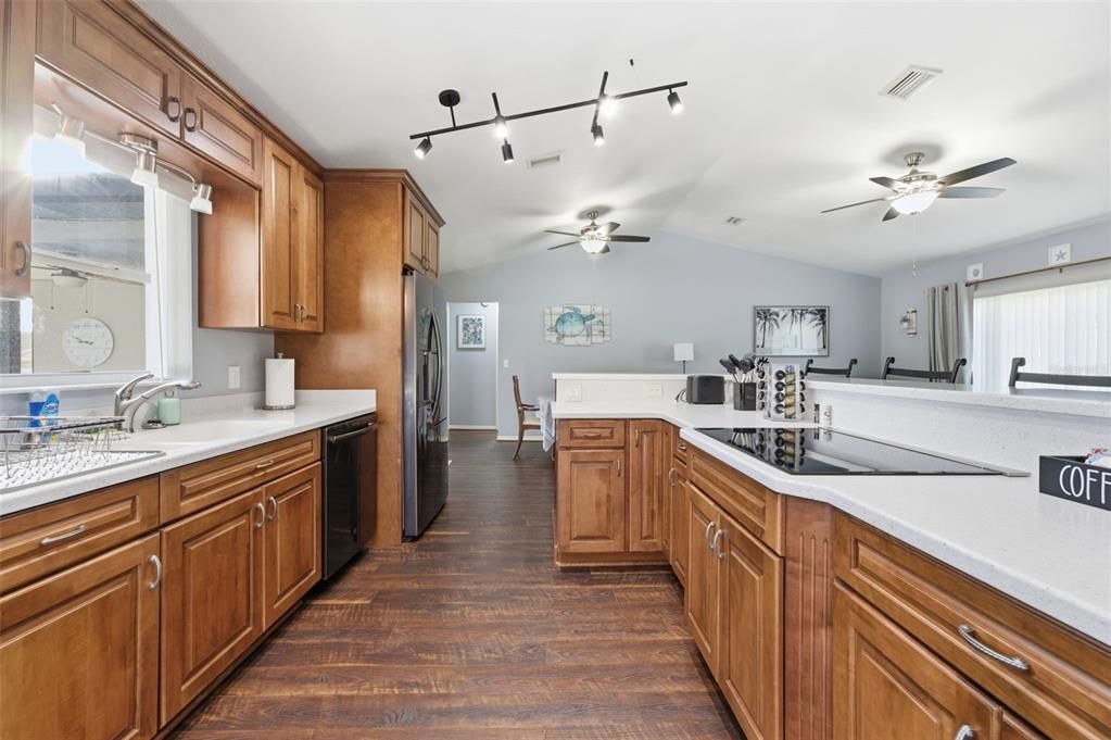 For Sale: $399,900 (3 beds, 2 baths, 1557 Square Feet)